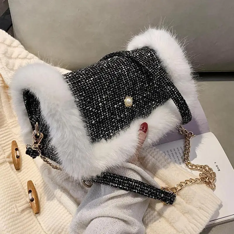 Winter Soft Plush Splice Women Shoulder Bag Designer Chain Crossbody Bags For Women 2020 High-quality Wool Women's Handbags New
Winter Soft Plush Splice Women Shoulder Bag Designer Chain Crossbody Bags For Women 2020 High-quality Wool Women's Handbags New