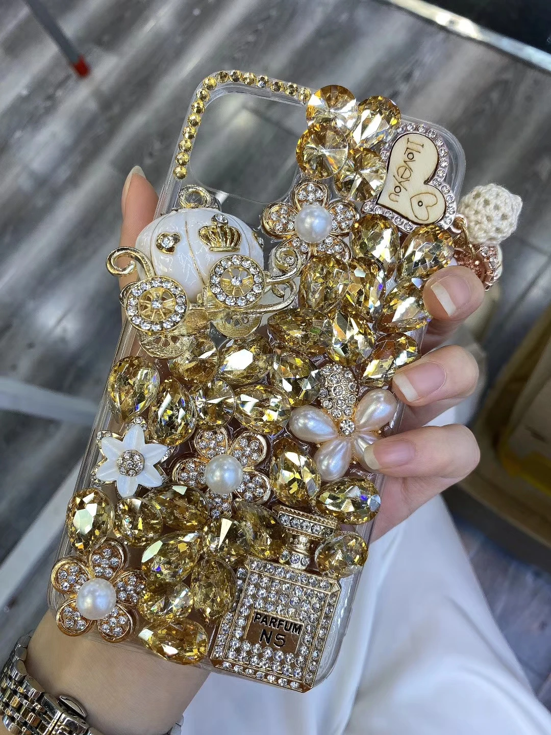 Glitter Rhinestone Phone Case For Samsung A32 M32 5G Handmade Unique Protective Cover for Samsung A81/A91/NOTE10 LITE/M60S/M70S
Glitter Rhinestone Phone Case For Samsung A32 M32 5G Handmade Unique Protective Cover for Samsung A81/A91/NOTE10 LITE/M60S/M70S