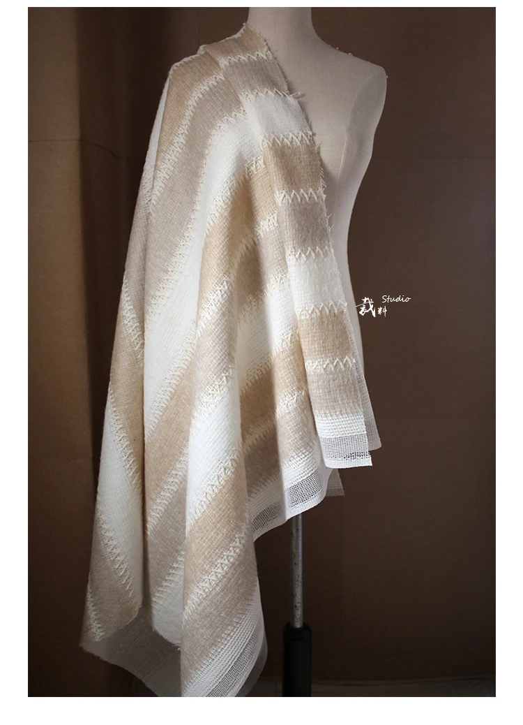 Hand-knitted thick woolen texture fabric splicing transformation fabric autumn and winter coat woolen designer fabric
Hand-knitted thick woolen texture fabric splicing transformation fabric autumn and winter coat woolen designer fabric