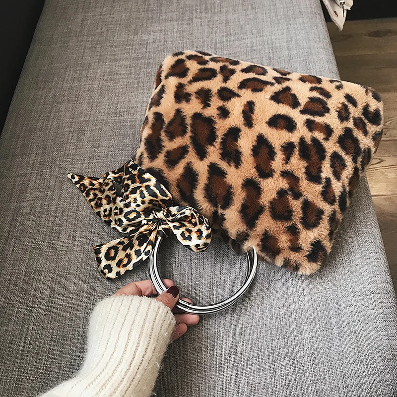 2019 New Style Leopord Pattern Plush Bucket Bag Silk Scarves Circular Ring Hand Shoulder Oblique WOMEN'S Bag
2019 New Style Leopord Pattern Plush Bucket Bag Silk Scarves Circular Ring Hand Shoulder Oblique WOMEN'S Bag
