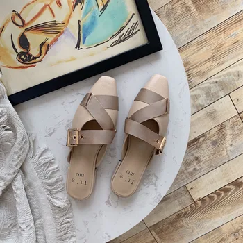 2020 Women Mules Korean Fashion Square Toe Flat Slippers Designers Outside Dress Casual Beach Slides Summer Brand Woman Shoes
2020 Women Mules Korean Fashion Square Toe Flat Slippers Designers Outside Dress Casual Beach Slides Summer Brand Woman Shoes