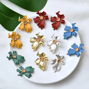 2019 New Vintage Metal Big Flower Stud Earrings For Women Fashion Personality Earrings Party weddings Jewelry Gift 
2019 New Vintage Metal Big Flower Stud Earrings For Women Fashion Personality Earrings Party weddings Jewelry Gift