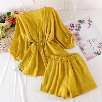 Korean version of the waist was thin solid color V-neck shirt + elastic high waist casual shorts wide leg pants gentle
Korean version of the waist was thin solid color V-neck shirt + elastic high waist casual shorts wide leg pants gentle
