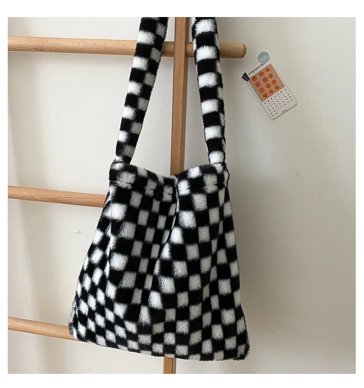 Однотонные мягкие пушистые плюшевые женские сумки-мессенджеры зимняя женская сумка через плечо из искусственного меха ягненка Вместительная женская повседневная сумка-тоут 
Однотонные мягкие пушистые плюшевые женские сумки-мессенджеры зимняя женская сумка через плечо из искусственного меха ягненка Вместительная женская повседневная сумка-тоут