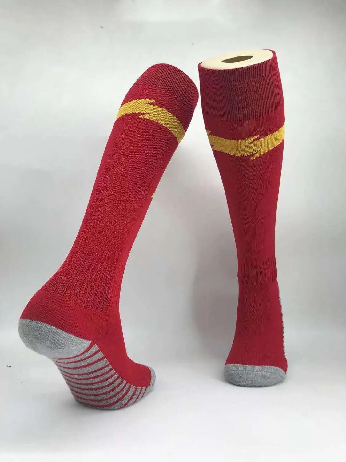 2019/20 Italian capital red style adult children's European size size socks, free shipping. Buy 5 pairs to send 1
2019/20 Italian capital red style adult children's European size size socks, free shipping. Buy 5 pairs to send 1