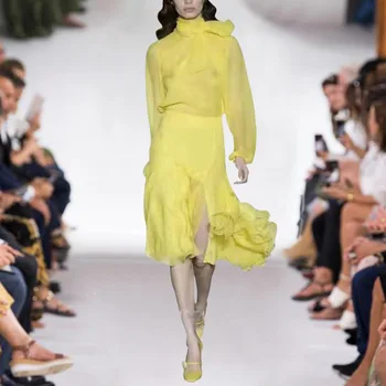 2019 Early Autumn in Europe and the United States Show the Same Socialite Pearl Chiffon Yellow Jacket Small Piece
2019 Early Autumn in Europe and the United States Show the Same Socialite Pearl Chiffon Yellow Jacket Small Piece