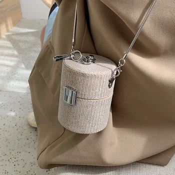 Mini Weave Cylindrical bags 2020 Summer New High quality Women's Designer Handbag Lock Chain Shoulder Messenger Bag Lipstick bag
Mini Weave Cylindrical bags 2020 Summer New High quality Women's Designer Handbag Lock Chain Shoulder Messenger Bag Lipstick bag