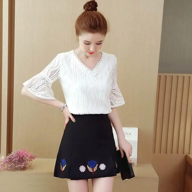 Women 2020 Spring Summer Two Piece Set Female Casual V-neck Flare Sleeve Lace Top + Embroidered Mini Skirt New Ladies Suit T418
Women 2020 Spring Summer Two Piece Set Female Casual V-neck Flare Sleeve Lace Top + Embroidered Mini Skirt New Ladies Suit T418
