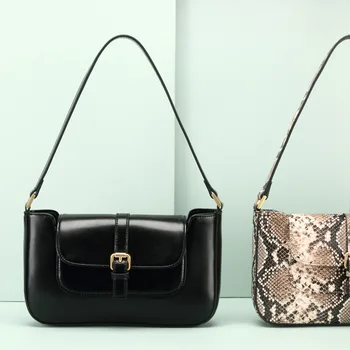 2020 new star with the same paragraph fashion underarm bag retro shoulder portable middle crocodile pattern baguette bag
2020 new star with the same paragraph fashion underarm bag retro shoulder portable middle crocodile pattern baguette bag