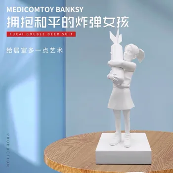 MedicomToy Banksy Bomb Hugge Flyinggirl Banksy 
MedicomToy Banksy Bomb Hugge Flyinggirl Banksy