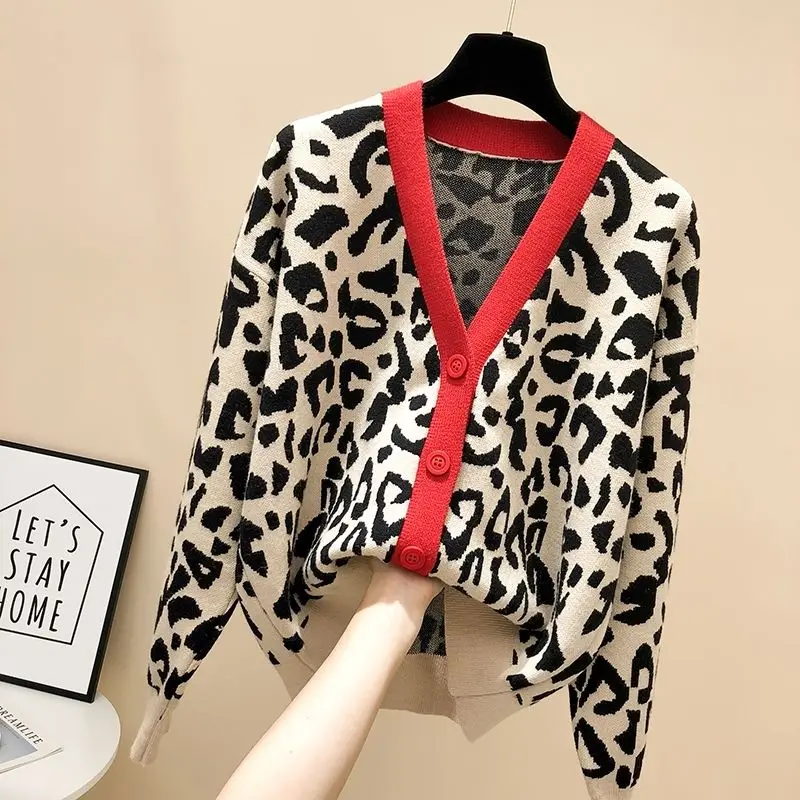 Leopard sweater female cardigan short 2020 new autumn and winter lazy wind Korean loose net red retro knitted jacket
Leopard sweater female cardigan short 2020 new autumn and winter lazy wind Korean loose net red retro knitted jacket