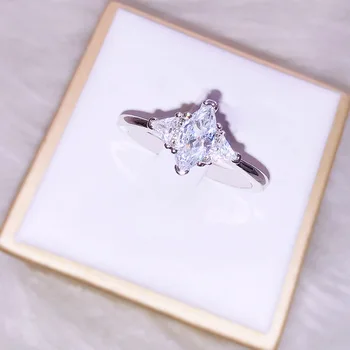 Exquisite Horse Eye Zircon Ring Elegant Temperament Wedding Ring Ladies Party Dinner Jewelry Romantic Luxury Gift Free Shipping
Exquisite Horse Eye Zircon Ring Elegant Temperament Wedding Ring Ladies Party Dinner Jewelry Romantic Luxury Gift Free Shipping