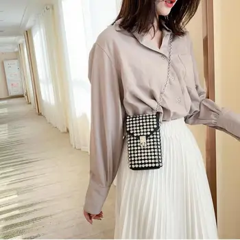 Flap Women Waist Packs Trend Rhinestone Waist Bag Female 2020 Fashion Chain Shoulder Bag Adjustable Waist Belt Small Bag D37
Flap Women Waist Packs Trend Rhinestone Waist Bag Female 2020 Fashion Chain Shoulder Bag Adjustable Waist Belt Small Bag D37