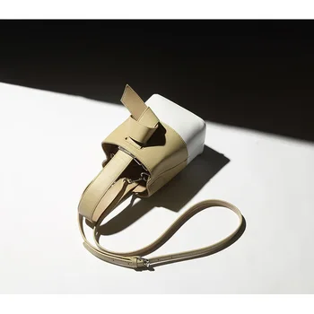 Bag female 2020 fashion simple and portable large-capacity contrast color portable bucket bag wild messenger small bag
Bag female 2020 fashion simple and portable large-capacity contrast color portable bucket bag wild messenger small bag