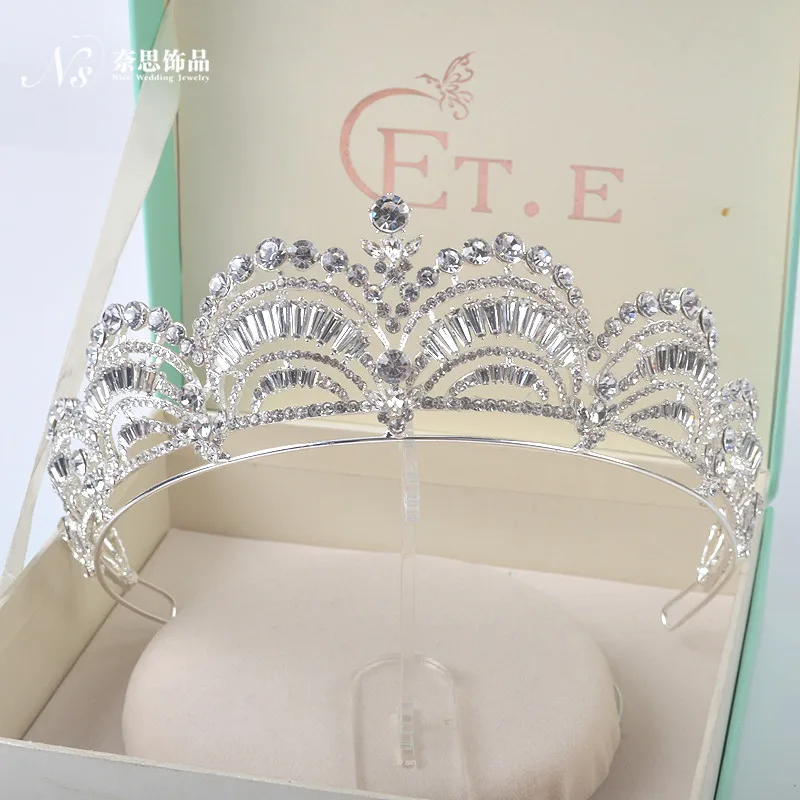 Новинка, трендовая свадебная корона в стиле барокко, свадебные Стразы, тиара и короны, украшения для волос невесты, Хрустальный головной убор «Принцесса», серебряный цвет
Новинка, трендовая свадебная корона в стиле барокко, свадебные Стразы, тиара и короны, украшения для волос невесты, Хрустальный головной убор «Принцесса», серебряный цвет