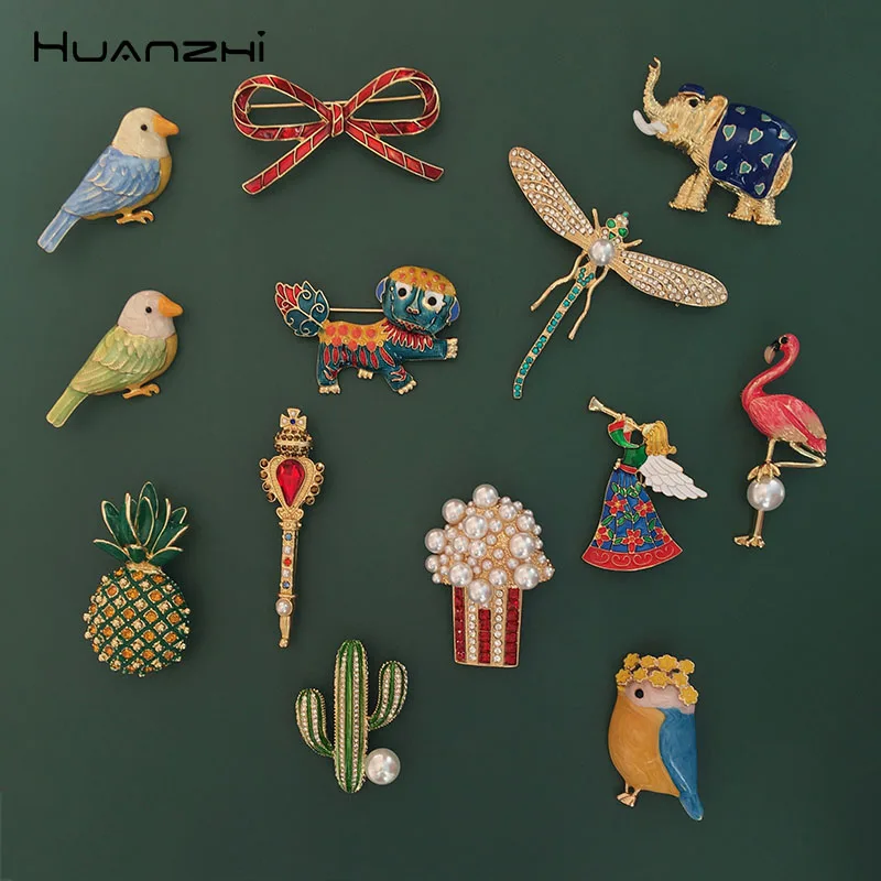 HUANZHI Vintage Gold Color Enamel Pearls Crystal Pin Bird Rabbit Flower Elephant Scepter Bow Pineapple Popcorn Brooch for Women
HUANZHI Vintage Gold Color Enamel Pearls Crystal Pin Bird Rabbit Flower Elephant Scepter Bow Pineapple Popcorn Brooch for Women