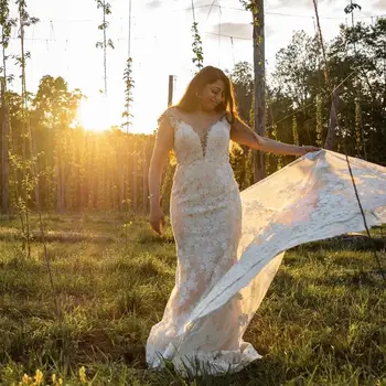 Strap Appliques Mermaid Lace wedding dress V-Neck Floor length Sleeveless Bridal Gowns Custom Made Mermaid High Quality Women
Strap Appliques Mermaid Lace wedding dress V-Neck Floor length Sleeveless Bridal Gowns Custom Made Mermaid High Quality Women