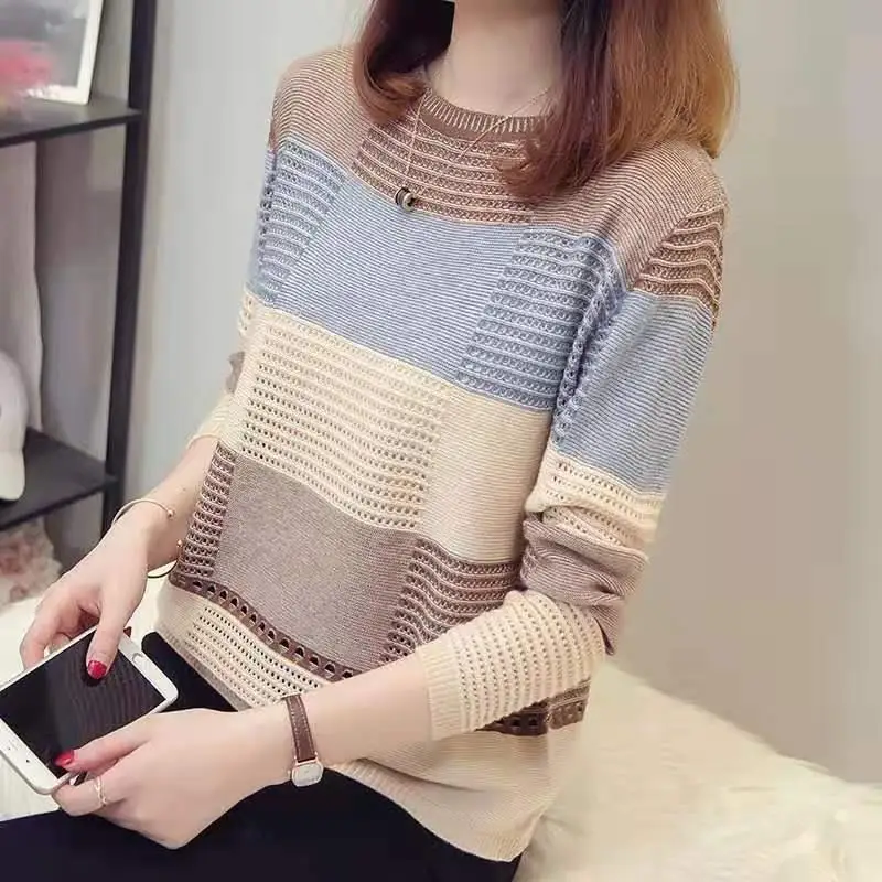 2020 spring and autumn new women's Korean version of small Qingxin matching color loose-striped long-sleeved knit sweater with
2020 spring and autumn new women's Korean version of small Qingxin matching color loose-striped long-sleeved knit sweater with