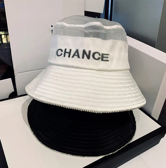 2020 Summer Brand Embroidered Letters Rhinestone Letter C G Fisherman Hat Woman high Quality Mesh Yarn Shade Woman Hats
2020 Summer Brand Embroidered Letters Rhinestone Letter C G Fisherman Hat Woman high Quality Mesh Yarn Shade Woman Hats