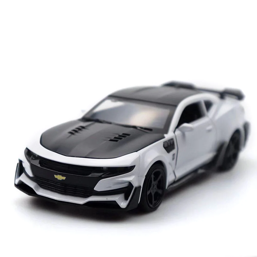 1:32 Chevrolet Comalo White Car High Simulation Alloy Diecast Car Model Pull Back Sound Light Collection for Children's Gifts
1:32 Chevrolet Comalo White Car High Simulation Alloy Diecast Car Model Pull Back Sound Light Collection for Children's Gifts