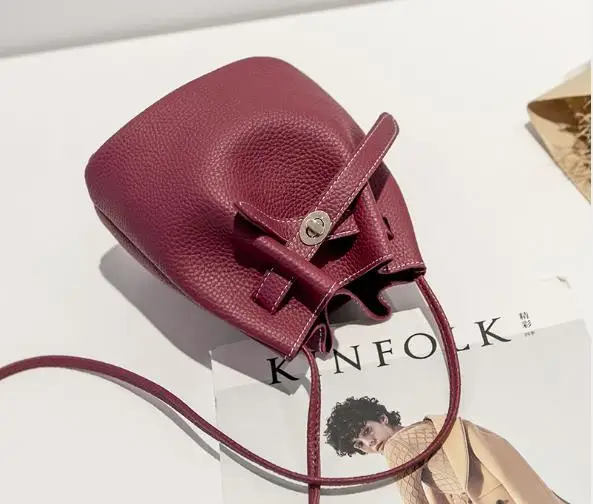Women shoulder Bag Fashion Simple Cross-body Bag Casual purses and handbags Delicate Buckle Mini Square bags for women
Women shoulder Bag Fashion Simple Cross-body Bag Casual purses and handbags Delicate Buckle Mini Square bags for women