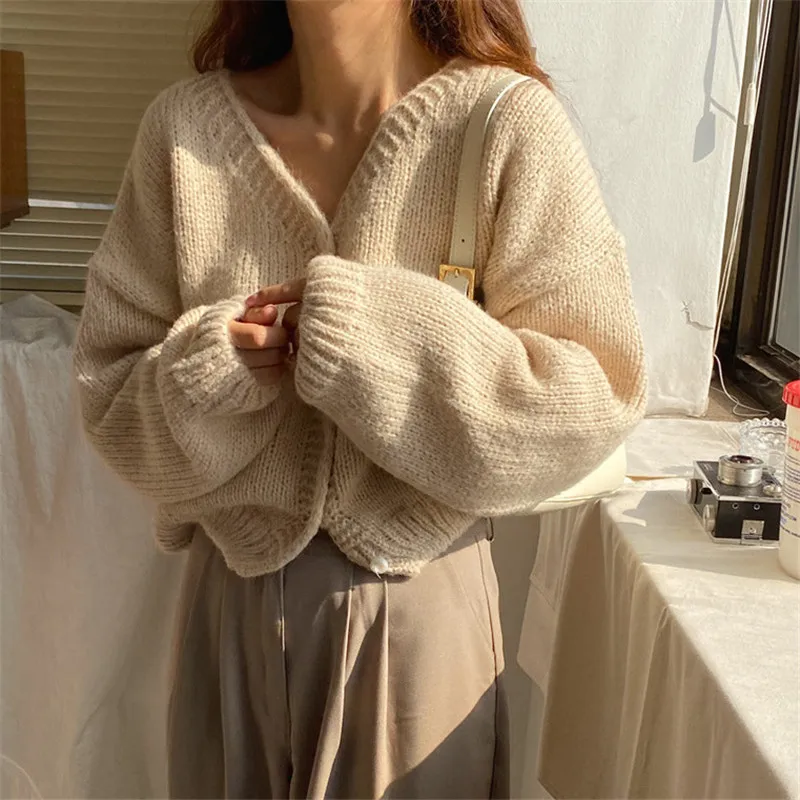 Autumn Winter Sweater Tops Korean Style Long Sleeve 2020 New V-Neck Solid Single Breasted Knitted Cardigan Coat
Autumn Winter Sweater Tops Korean Style Long Sleeve 2020 New V-Neck Solid Single Breasted Knitted Cardigan Coat