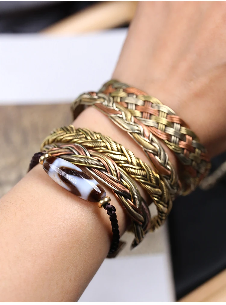 Nepal's first jewelry handmade pure copper red copper bracelet lovers' national style
Nepal's first jewelry handmade pure copper red copper bracelet lovers' national style