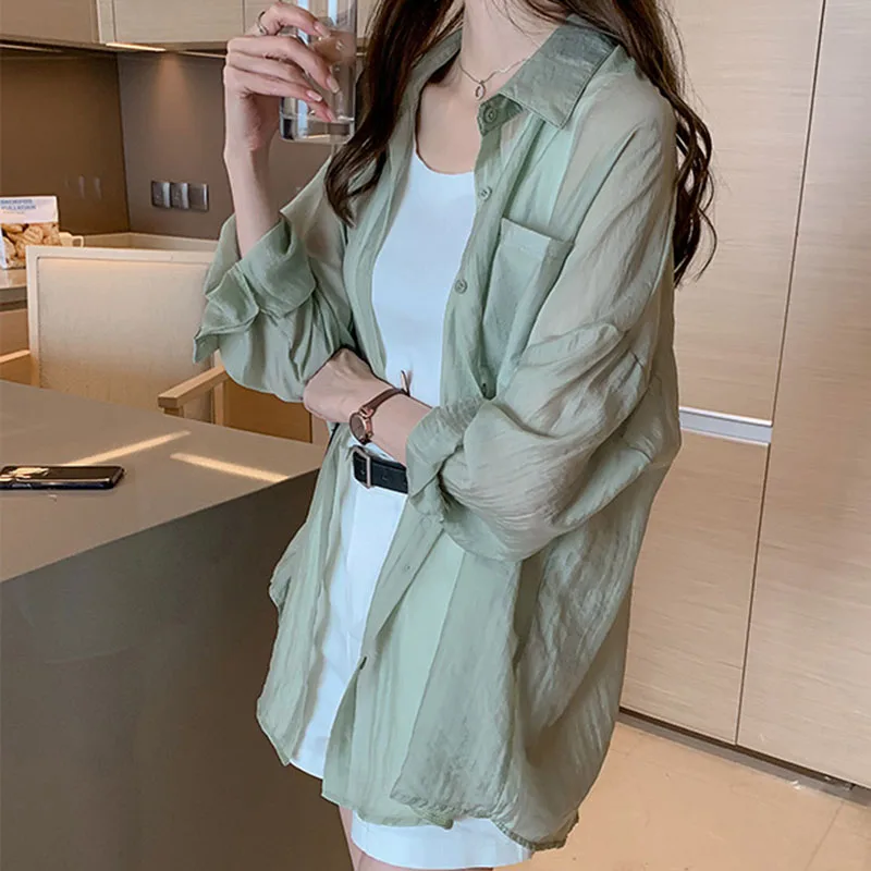 Large size new loose long shirt women's design sense minority shirt thin section sunscreen shirt jacket tide 
Large size new loose long shirt women's design sense minority shirt thin section sunscreen shirt jacket tide