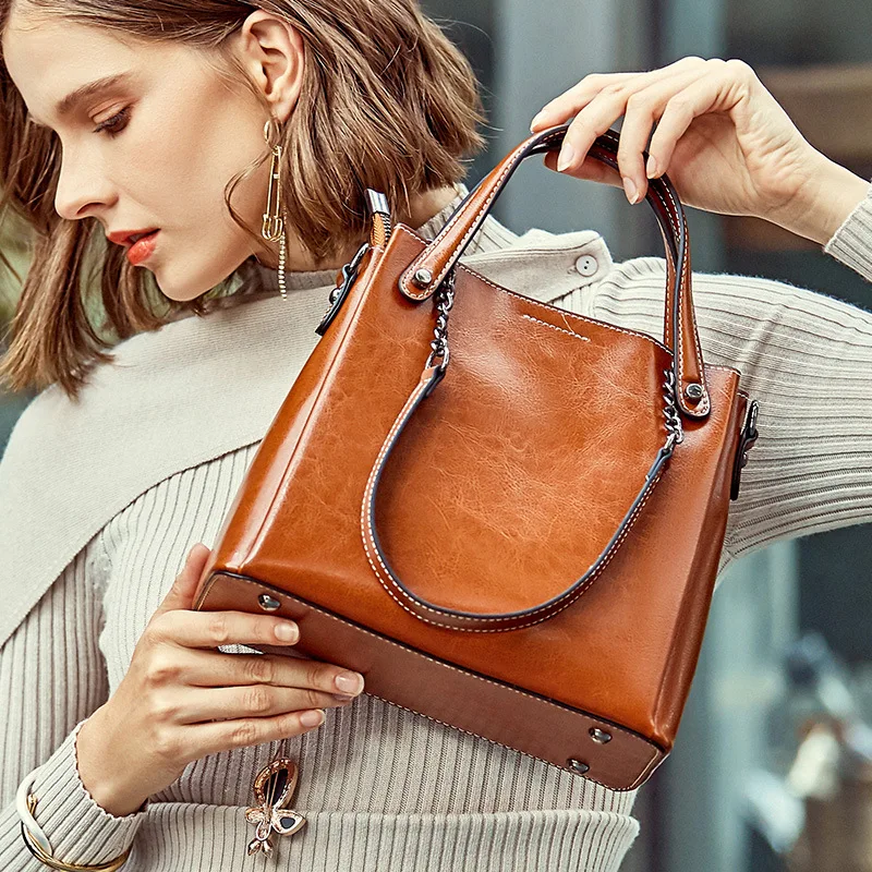 2020 Spring And Summer New Style Limited Edition Retro Oil Wax Cowhide Bag Classic Versitile Bucket Bag Leather Bags 1245
2020 Spring And Summer New Style Limited Edition Retro Oil Wax Cowhide Bag Classic Versitile Bucket Bag Leather Bags 1245