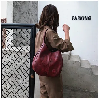 Bucket bag women's soft leather bag Pu portable women's bag single shoulder bag diagonal span bag large capacity fashion bag
Bucket bag women's soft leather bag Pu portable women's bag single shoulder bag diagonal span bag large capacity fashion bag