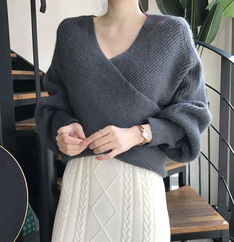 Autumn/winter thickened korean cross V collar bat sleeved sweater pullove 
Autumn/winter thickened korean cross V collar bat sleeved sweater pullove