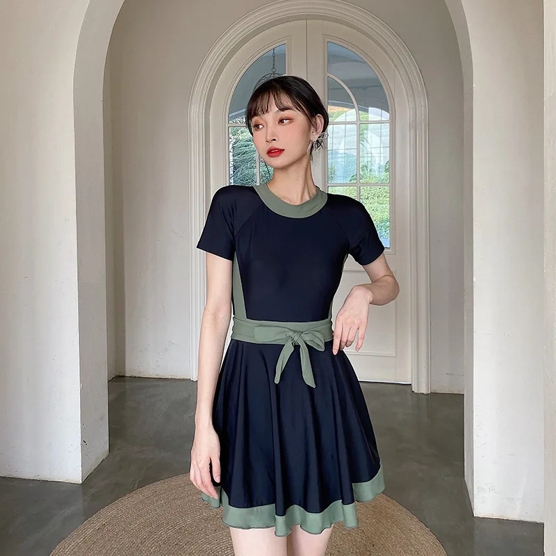 Japan and South Korea 2021 conservative swimsuit women's new short-sleeved skirt-style Siamese boxer shorts and bath all-in-one
Japan and South Korea 2021 conservative swimsuit women's new short-sleeved skirt-style Siamese boxer shorts and bath all-in-one