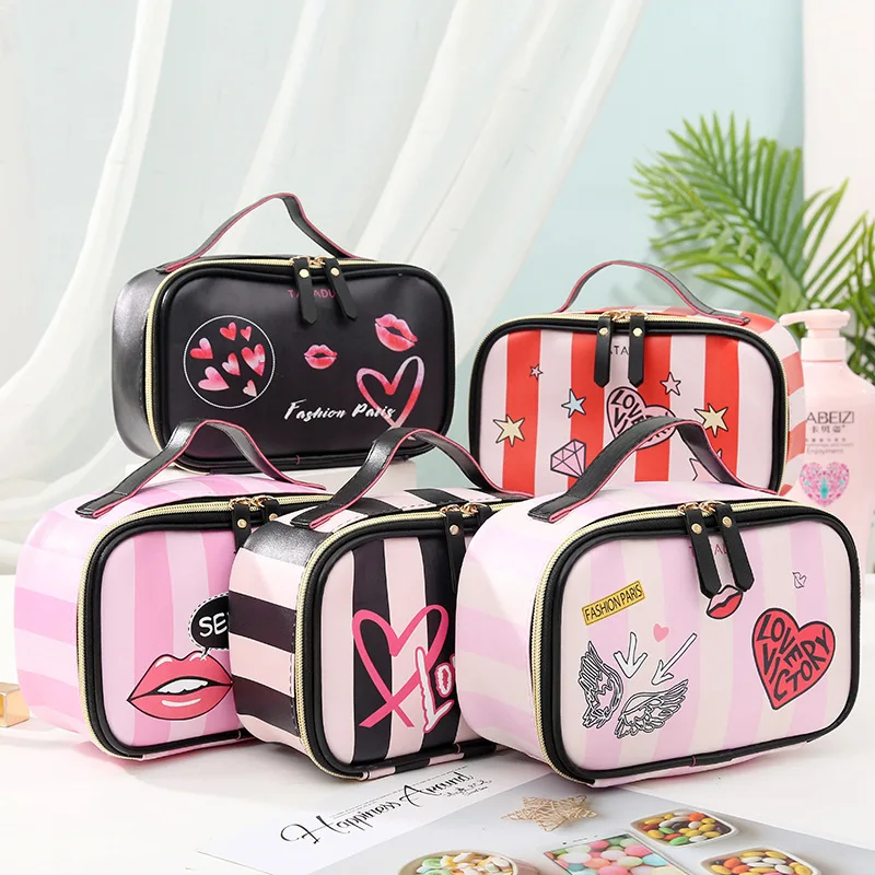 Stripe Heart Shape PU Cosmetic Bag Zipper Women Travle Organizer Storage Toiletry Bags Larger capacity Hand bag Make Up Box
Stripe Heart Shape PU Cosmetic Bag Zipper Women Travle Organizer Storage Toiletry Bags Larger capacity Hand bag Make Up Box