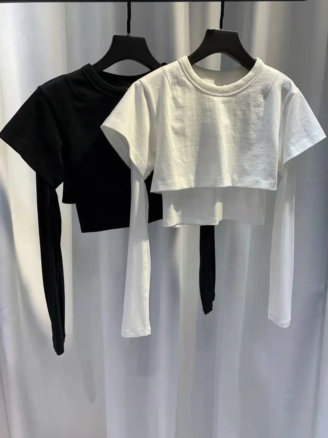 Loeshao Brand 2024 autumn black white fake two-piece tops showing belly button sexy long-sleeved round neck short T-shirt women
Loeshao Brand 2024 autumn black white fake two-piece tops showing belly button sexy long-sleeved round neck short T-shirt women