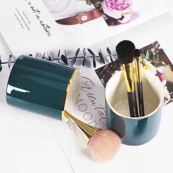 Northern European Light Luxury Emerald Multi-functional Ceramic Container Pen and Makeup Brush Bucket Desktop Storage Box
Northern European Light Luxury Emerald Multi-functional Ceramic Container Pen and Makeup Brush Bucket Desktop Storage Box