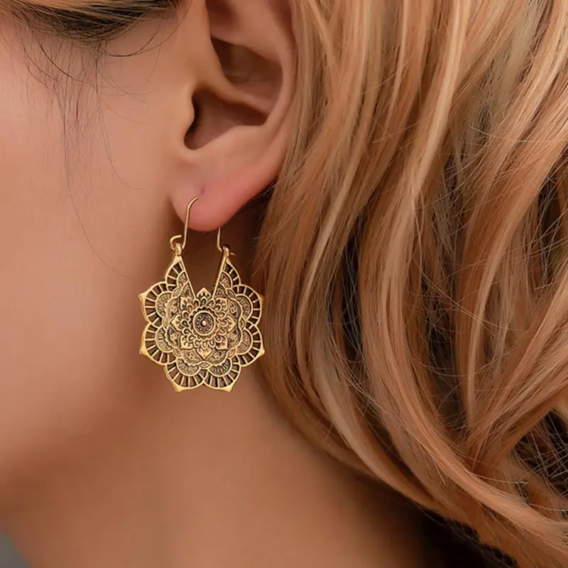 

Fashion Ethnic Style Earrings Exotic Vintage Metal Hollow Flower Earrings Bohemian Carved Palace Wind Earrings Top