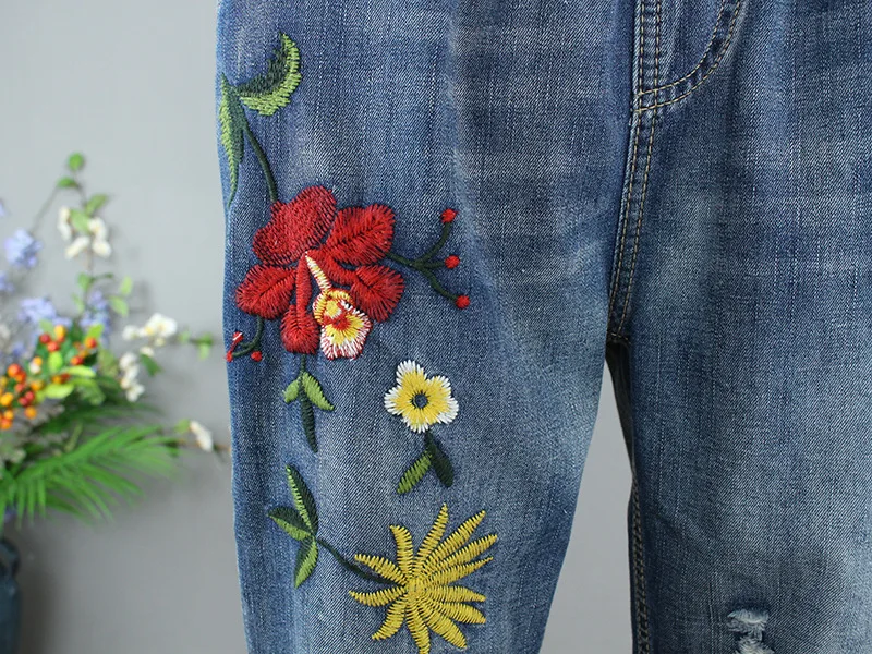 Pantalones vaqueros rasgados para damas con bordados florales de talla grande pantalones bombachos con cordones XYX # 