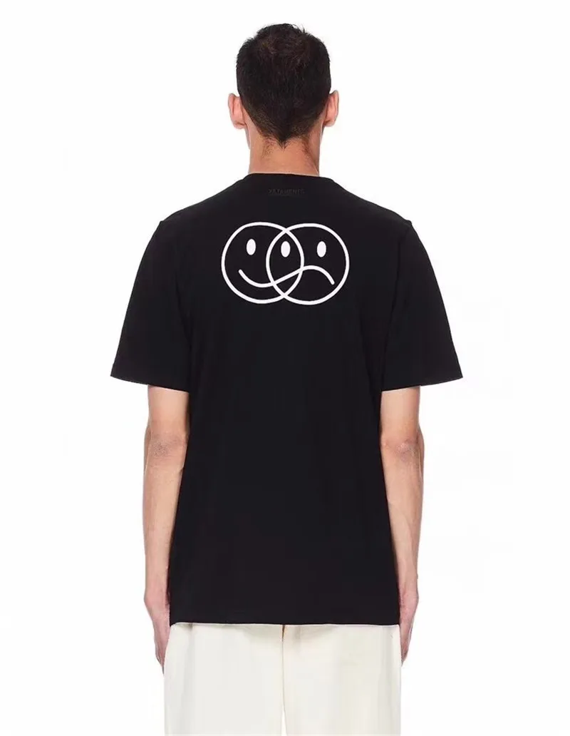 VETEMENTS 'Not Happy Not Sad' T-Shirt Men Women High Quality Cotton Simple Classic T Shirts VTM Embroidery Logo Tops Tee
VETEMENTS 'Not Happy Not Sad' T-Shirt Men Women High Quality Cotton Simple Classic T Shirts VTM Embroidery Logo Tops Tee