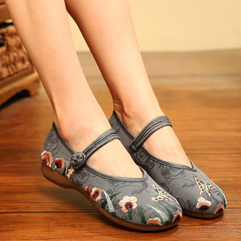 Old Beijing Cloth Shoes Women's Soft-Sole 2019 Summer And Autumn New Style Embroidered Shoes Middle-aged Mom Shoes
Old Beijing Cloth Shoes Women's Soft-Sole 2019 Summer And Autumn New Style Embroidered Shoes Middle-aged Mom Shoes