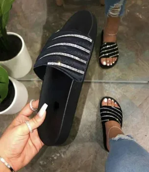 2020 Pink Rhinestone Bright Diamond Slippers Summer New Candy Color Flat Women Sandals Beach Non-slip Durable Bling Bling Slides
2020 Pink Rhinestone Bright Diamond Slippers Summer New Candy Color Flat Women Sandals Beach Non-slip Durable Bling Bling Slides