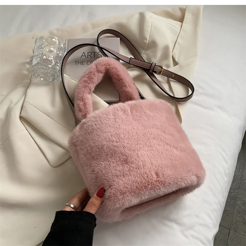 Winter Soft Plush Small Shoulder Bag Women's Faux Fur Crossbody Bag Ladies Handbag Solid Color Shopper Underarm Messenger Bag
Winter Soft Plush Small Shoulder Bag Women's Faux Fur Crossbody Bag Ladies Handbag Solid Color Shopper Underarm Messenger Bag