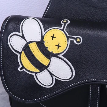 Fashion 2020 Chest Bag Men Women All Leather Chest Pack Backbag With bee Functional Travel Male Female Sling Waist Bags
Fashion 2020 Chest Bag Men Women All Leather Chest Pack Backbag With bee Functional Travel Male Female Sling Waist Bags