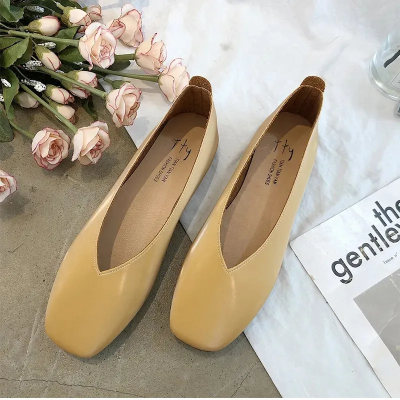 Classics Women Leather Loafers Candy Color Fashion Square Toe Ballet Flats 2022 Casual Retro Comfort Slip On Nursing Shoes White
Classics Women Leather Loafers Candy Color Fashion Square Toe Ballet Flats 2022 Casual Retro Comfort Slip On Nursing Shoes White