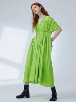 IRINACH236 FALL WINTER 2020 COLLECTION v neck short sleeves long asymmetrical pleated dress green 
IRINACH236 FALL WINTER 2020 COLLECTION v neck short sleeves long asymmetrical pleated dress green