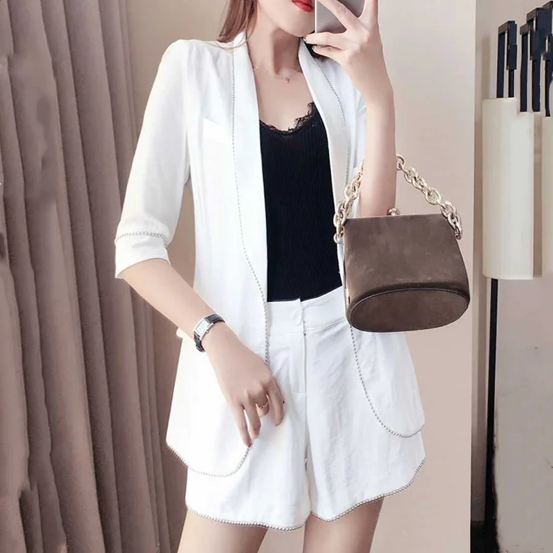 2020 summer and autumn white small suit jacket female professional fashion shorts new temperament fashion casual thin small suit
2020 summer and autumn white small suit jacket female professional fashion shorts new temperament fashion casual thin small suit