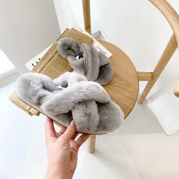 Winter New Fashion Slippers Furry Slides Women Wool Cross Style Flat Shoes Women Inside 2020 Luxury Brand Shoes Women Slippers
Winter New Fashion Slippers Furry Slides Women Wool Cross Style Flat Shoes Women Inside 2020 Luxury Brand Shoes Women Slippers