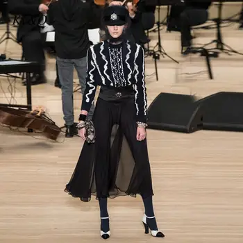 Runway Design Women 2020 Spring New Vintage Round Neck Pullover Black Luxury Contrast Color Striped Jacquard Sweater Clothes
Runway Design Women 2020 Spring New Vintage Round Neck Pullover Black Luxury Contrast Color Striped Jacquard Sweater Clothes