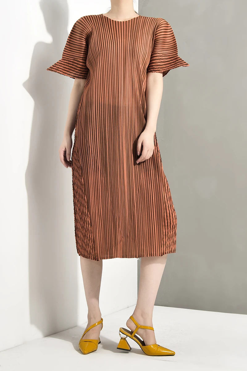 HOT SELLING Miyake new fold baroclinic plait dress short sleeve stripe dress IN STOCK
HOT SELLING Miyake new fold baroclinic plait dress short sleeve stripe dress IN STOCK