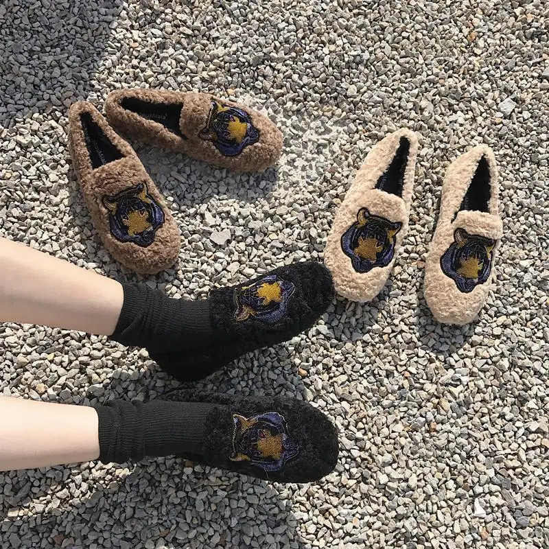 Women Fur Flats Furry Slip-on Loafers Tiger Embroidery Warm Winter Shoes Plush Inside Moccasins
Women Fur Flats Furry Slip-on Loafers Tiger Embroidery Warm Winter Shoes Plush Inside Moccasins
