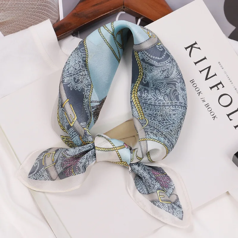 All-match Japanese and Korean new silk satin pattern small square scarf chain print four seasons scarf decoration scarf
All-match Japanese and Korean new silk satin pattern small square scarf chain print four seasons scarf decoration scarf